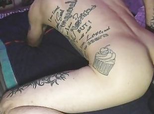 doggy-style, extrem, anal, leksak, svart, dildo, fetisch, close-up, rövhål, tatuering