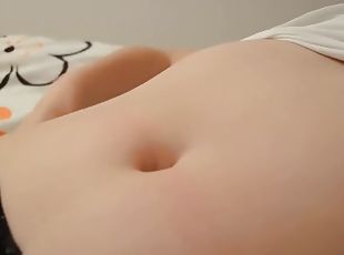 Hot babe oils belly