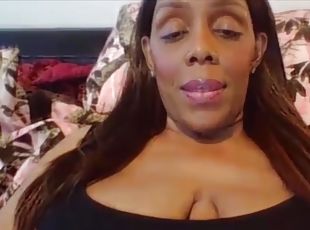Curvaceous black milf gal fingering pussy