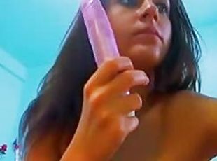 Teen girl fucking herself on webcam
