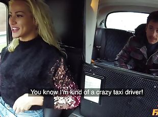 A female taxi driver gets her unshaven cunt drilled in the backseat