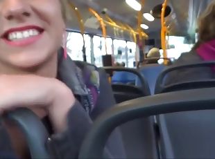 секс-на-публике, глотает-сперму, в-автобусе