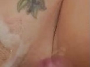 dumping my jizz on the pussy on this inked chick