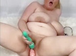 DOUBLE TROUBLE FUCK MACHINE AND WAND VIBRATOR ON BBW MOMMY!