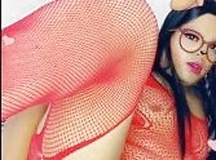 Bella transexual probando dildo anal gigante que le regalo su shugar dady