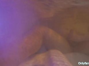 Un jeune minet francais suce un inconnu dans le jacuzzi rencontré au sauna gay (Fellation Piscine)