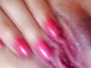 CLOSE UP WET PUSSY CLIT RUBBING