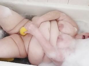 bañando, gorda, coño-pussy, amateur, madurita-caliente, regordeta, regordeta-chubby, fetichista, a-solas, verdura