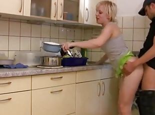 Junge Deutsch blonde gefickt whrend Abwasch