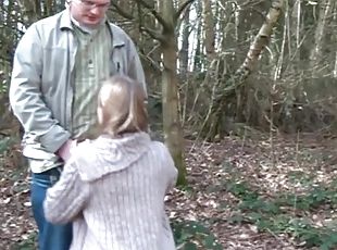 Amateur outdoors fucking in the local woods with adorable Serena