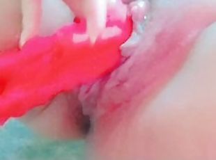 Delicious and creamy wet pussy masturbated in the shower, she squirts a lot ????????