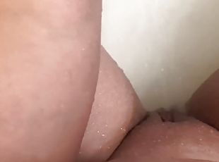 clitoris, masturbare-masturbation, orgasm, tasnit, amatori, cu-degetelul, pov, blonda, solo