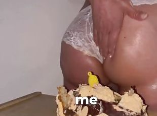 The voluptuous giantess Mia bbw wants you to eat her and her cake