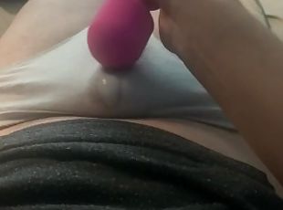 masturbation, orgasme, amateur, ejaculation-sur-le-corps, jouet, culotte, ejaculation, solo, brunette