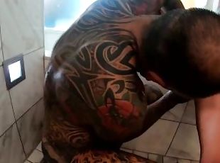 baden, groß-titten, durchdringend, titten, dusche, senior, brunette, tattoo