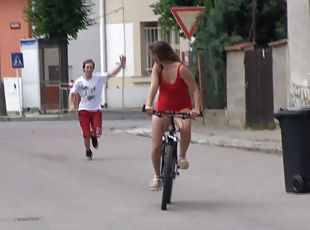 Teen cutie takes time off her bike ride for an outdoors pussy pounding
