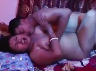 Desi Bhabhi Ne Kiya Padosi Ke Sath Sex
