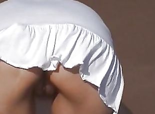 Sexy Upskirt Shot of a Babe With No Panties