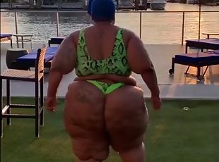Ebony bbw from Instagram with amazingly HUGE fat ass