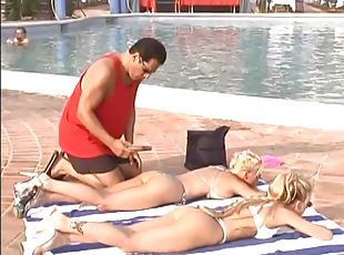 Two horny blondes share a wang o the poolside in FFM clip