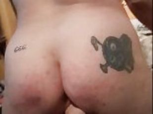 Sexy tattoos and big tits cums till she drips