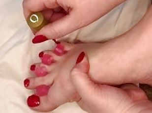 Amateur PAWG goddess paints toes red for foot fetish losers - FREE ONLYFANS