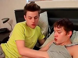 Kissing twinks are into cocksucking too