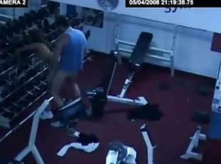 A sexy brunette pleases her insatiable boyfriend in the gym