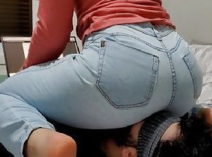 Making my BF sniff my farts and lick my pussy while i study