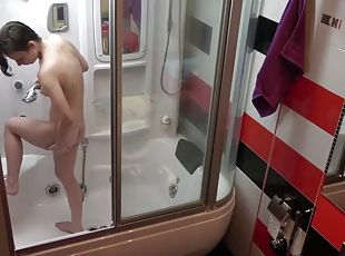 I filmed my hot tattooed girl in the bathroom which cleans well