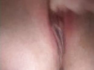 Watch this wet ass pussy dripping cum and squirting