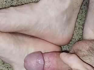 masturbare-masturbation, amatori, pula-imensa, picioare, fetish, solo, coaie, stimulare-cu-piciorul, alb, pula