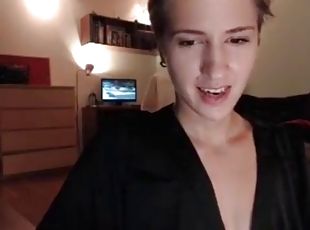 Short-haired babe webcam chat